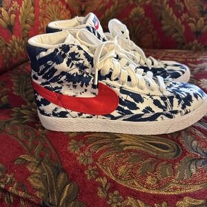 Nike The Die High Top Sneakers Size 6 Y